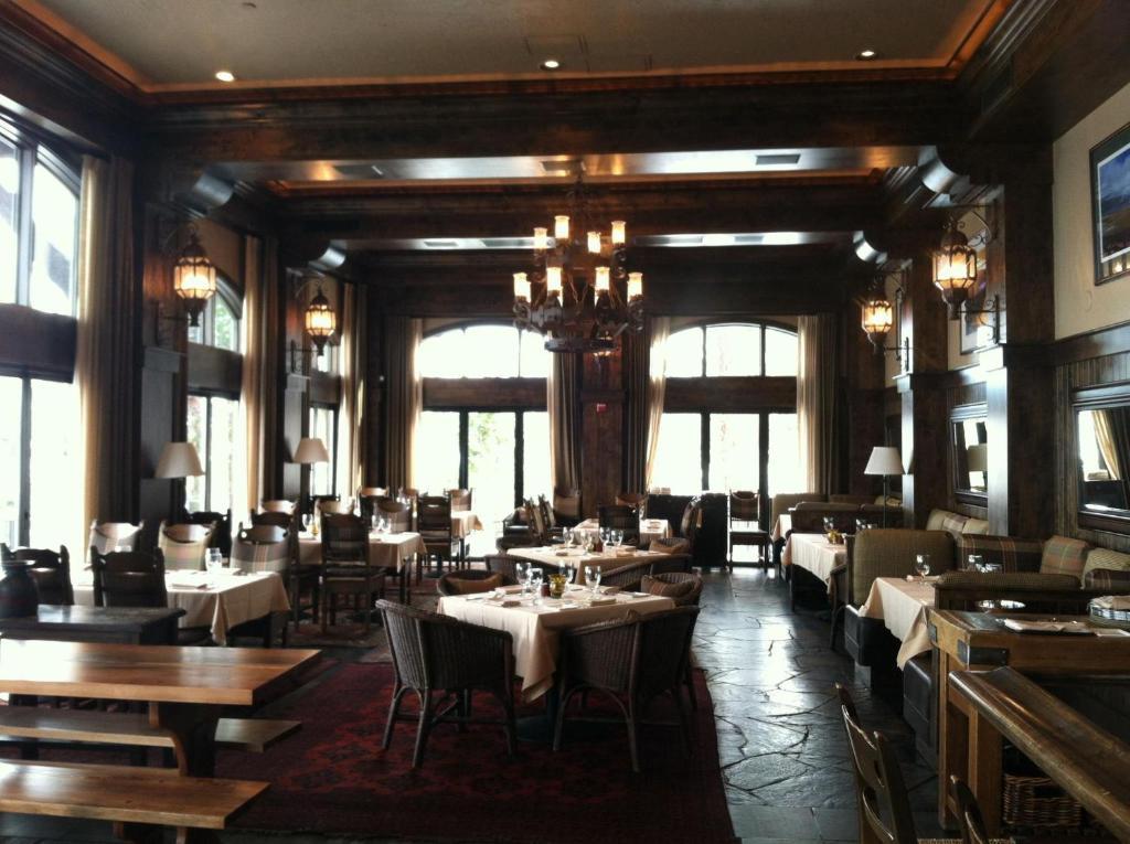 West Shore Cafe And Inn Homewood Екстер'єр фото